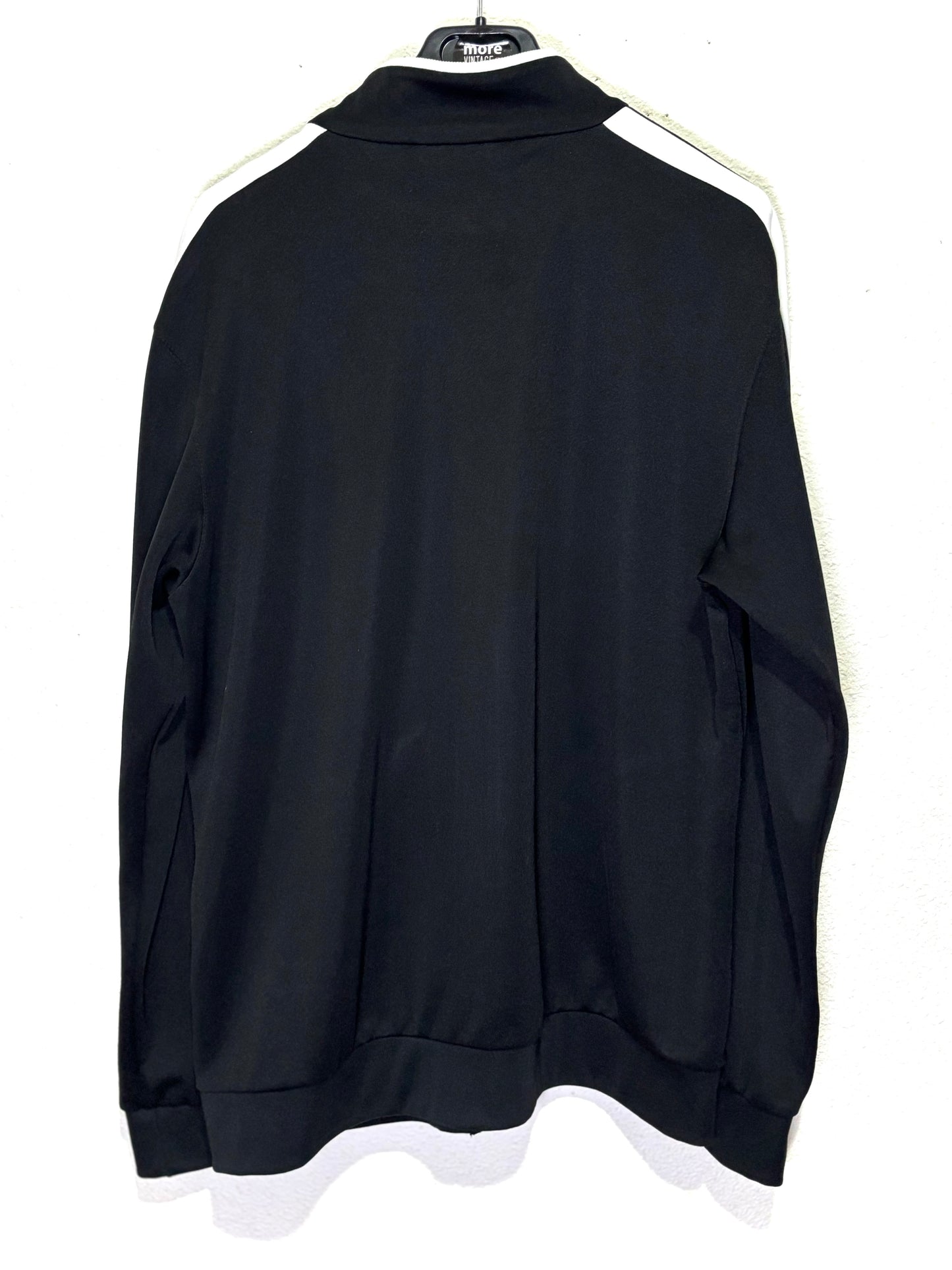Chaqueta Adidas Originals Black “The Brand Whith The 3 Stripes”