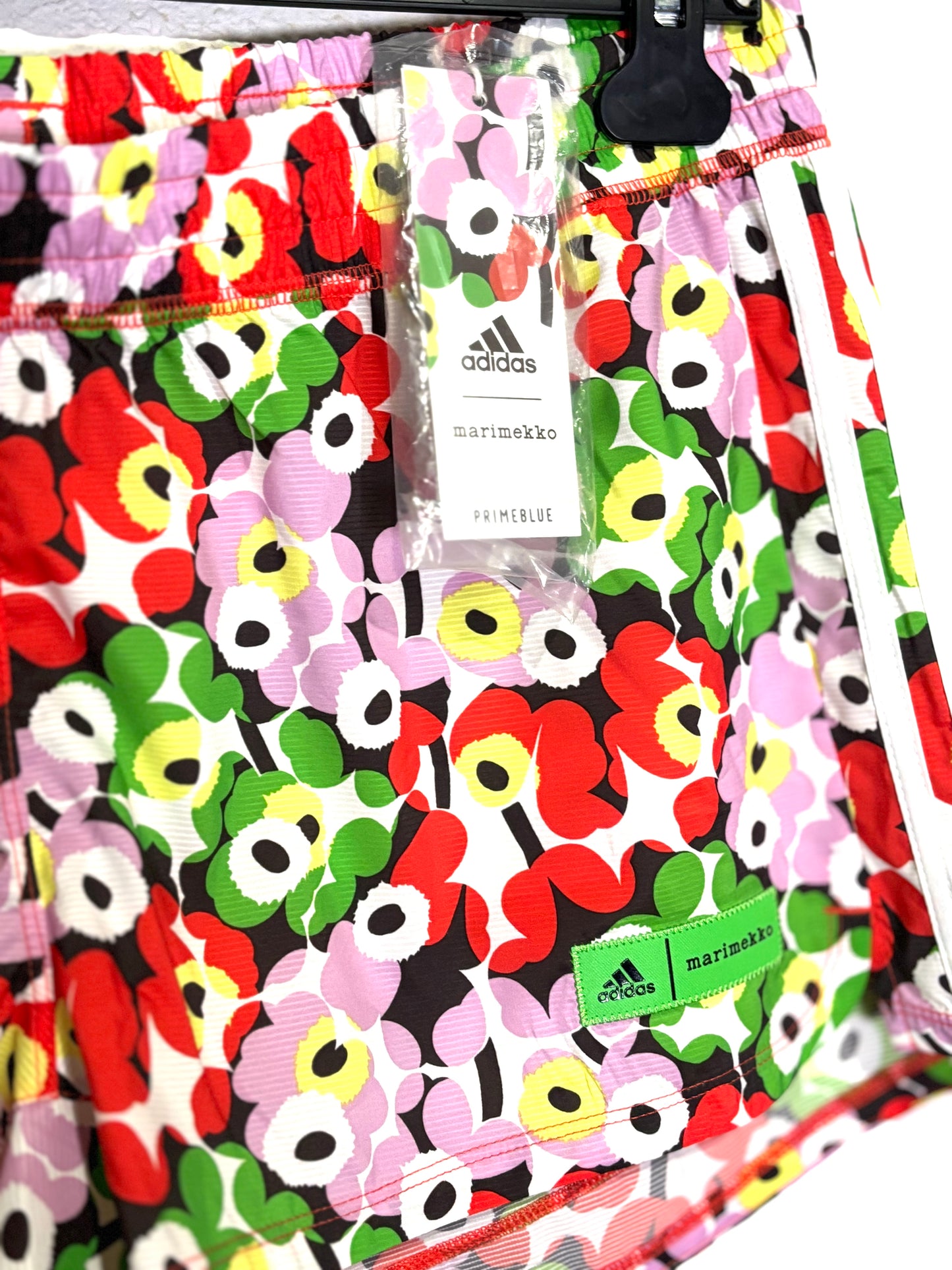Pantalón Corto Adidas by Marimekko (prenda sin usar con etiqueta)