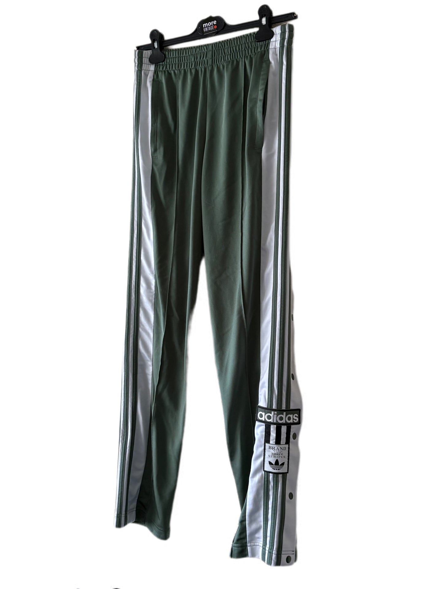 Pantalón Adidas Original “The Brand Whith The Three Stripes” Retro Army Green