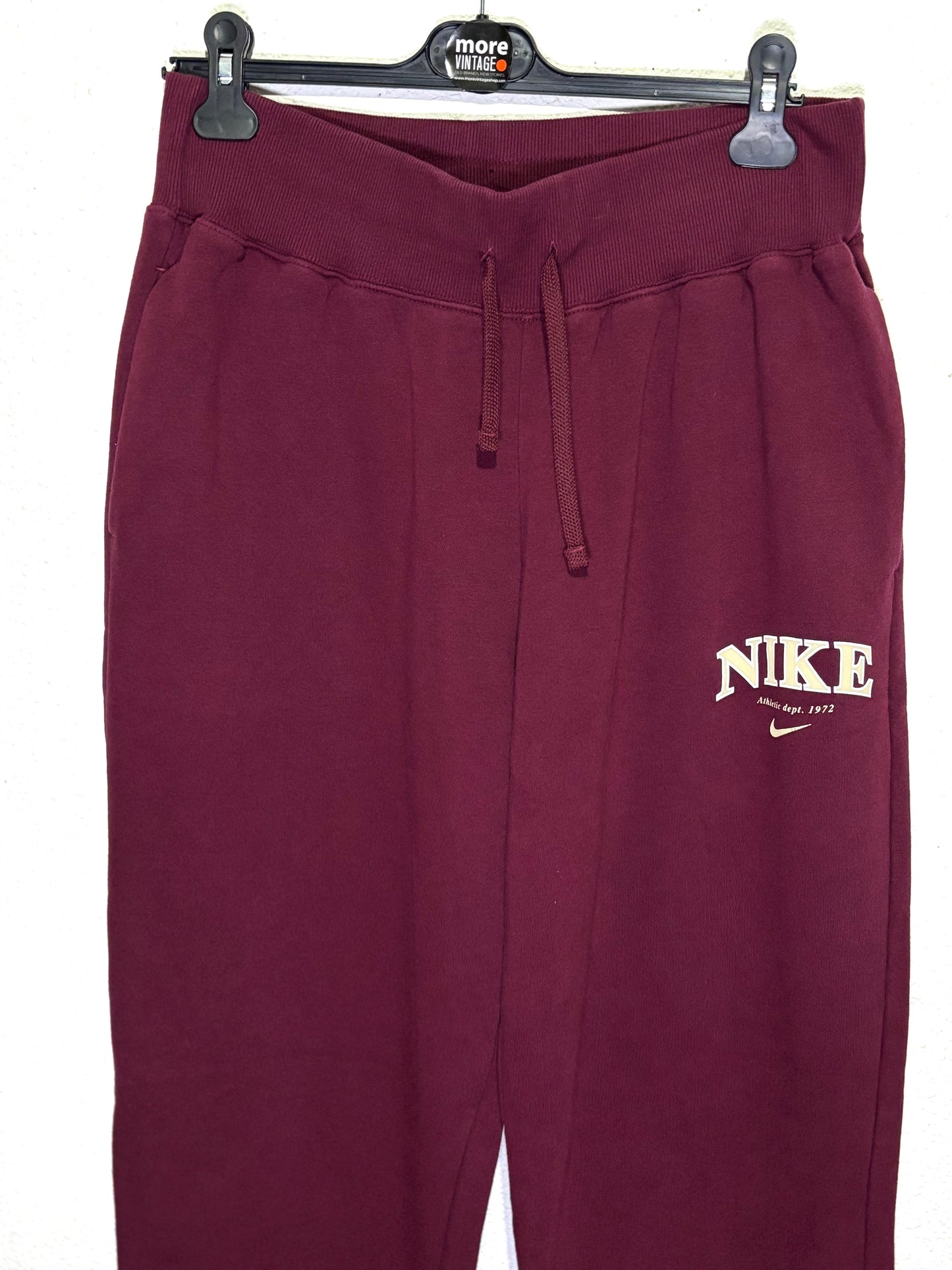 Pantalón Nike Athletic Dept. 1972 Retro Garnet