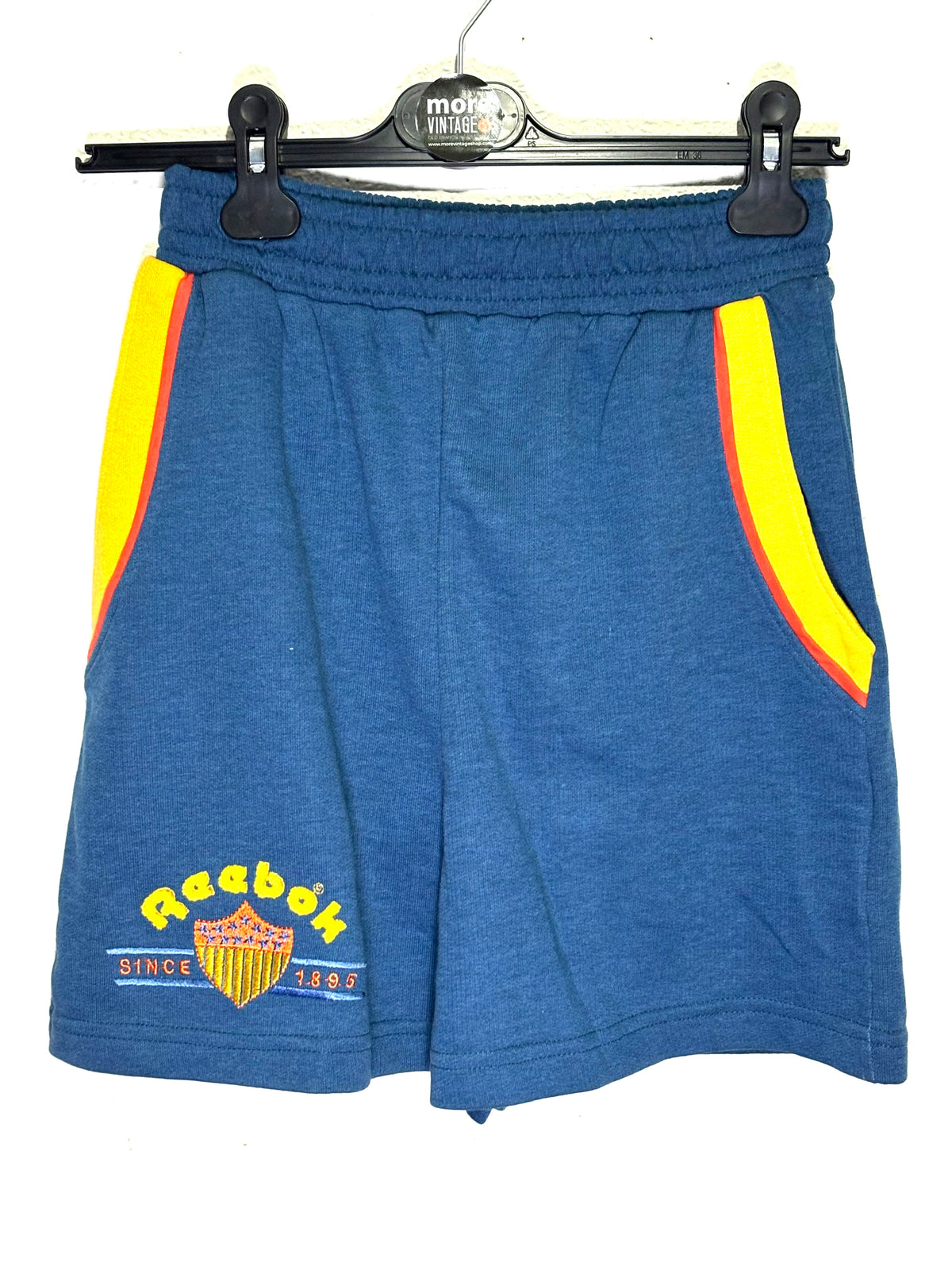 Pantalón Corto Reebok “Since 1895” (prenda sin usar con etiqueta)