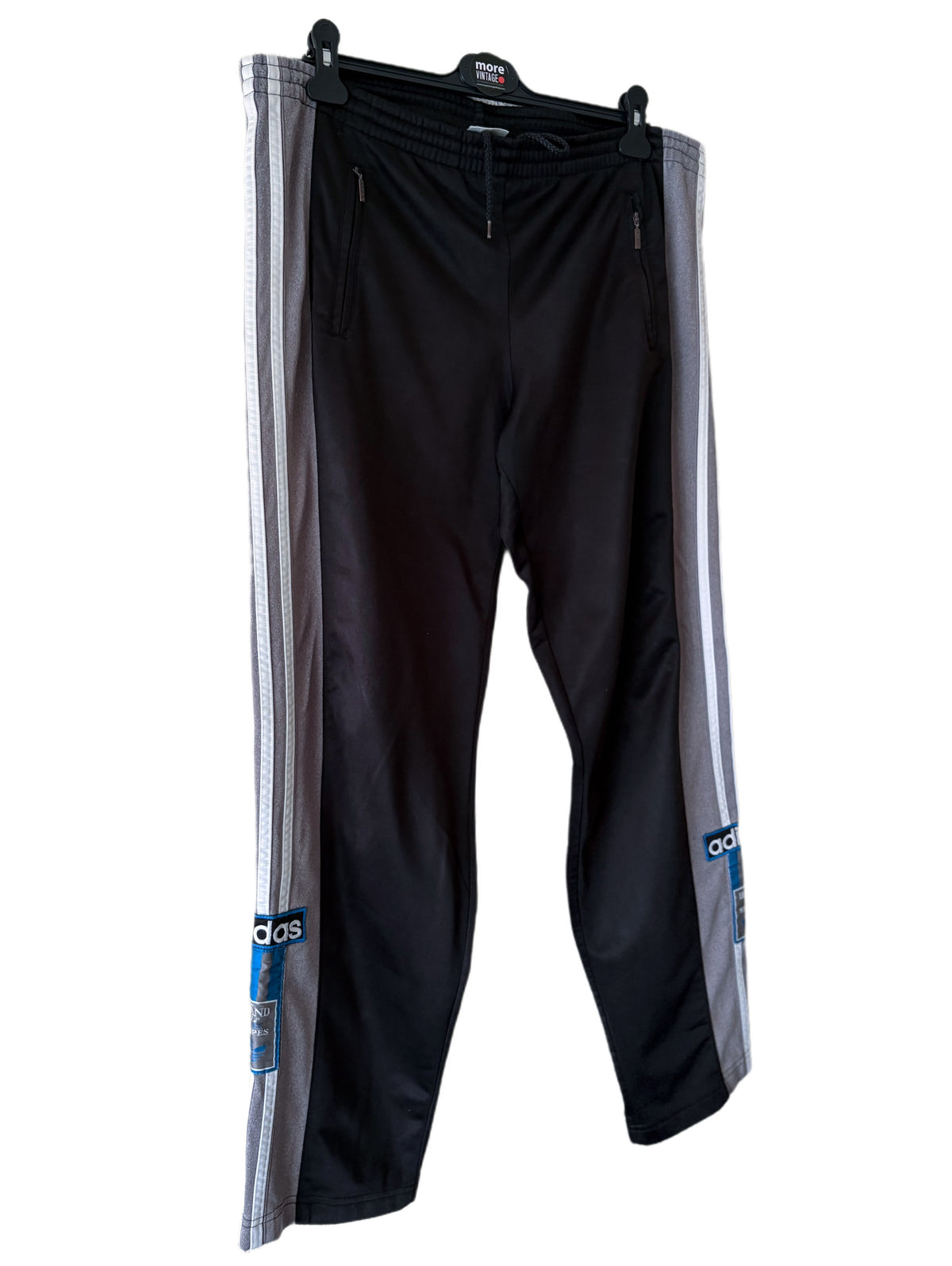 Pantalón Adidas Originals “Brand Of The Three Stripes” Retro Black/Grey