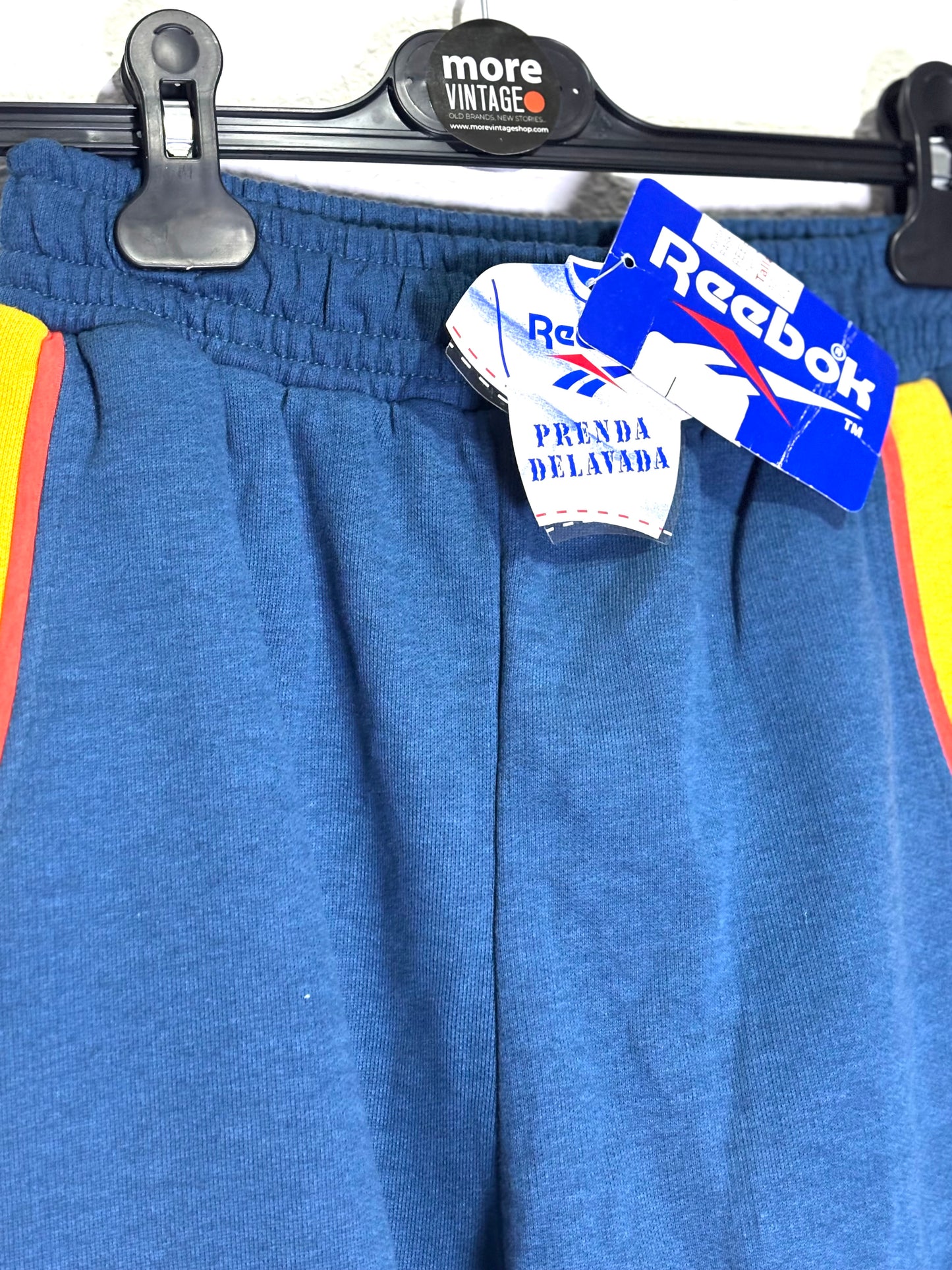 Pantalón Corto Reebok “Since 1895” (prenda sin usar con etiqueta)