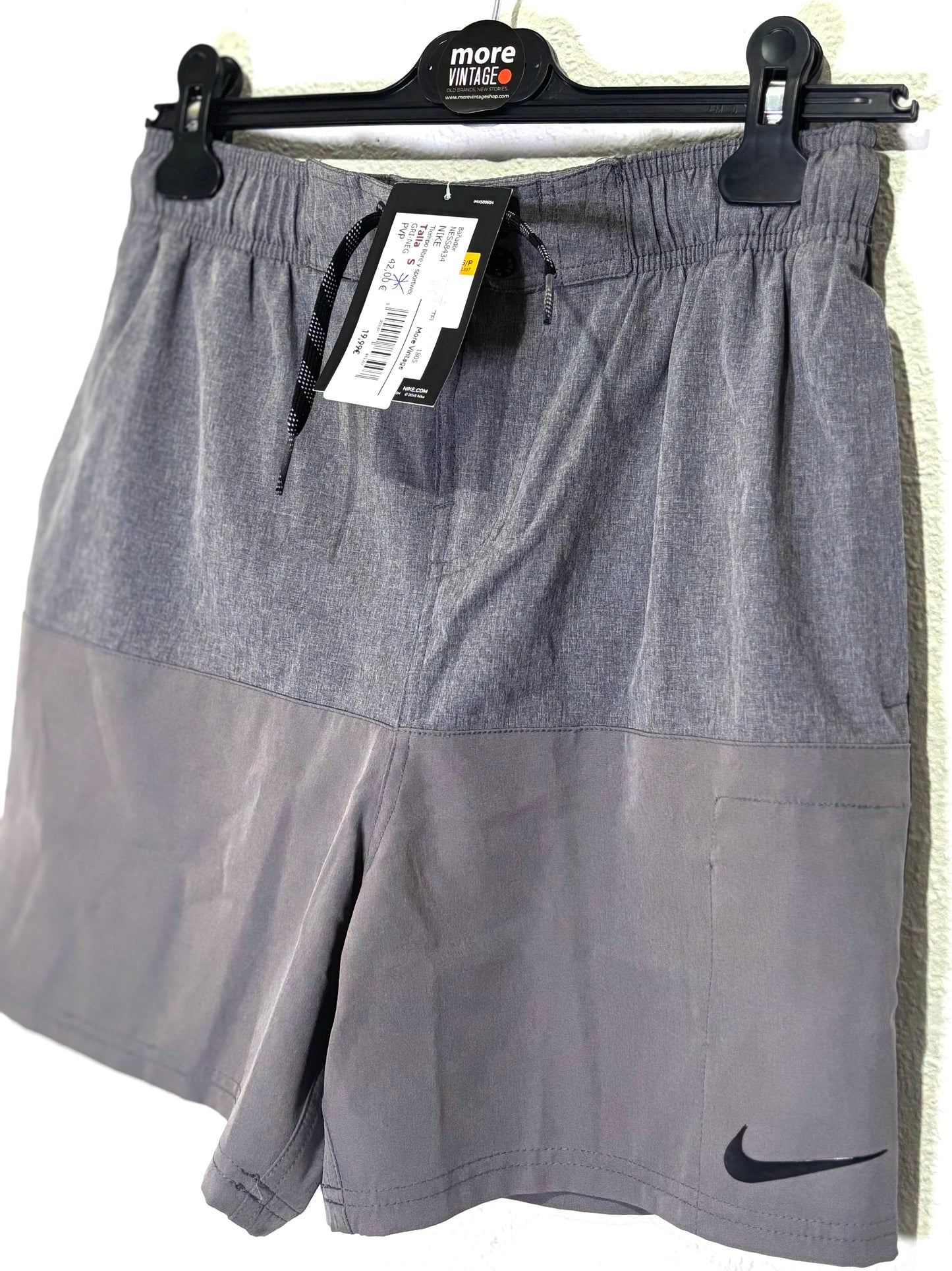 Pantalón Corto Nike Retro Grey (prenda sin usar con etiqueta)