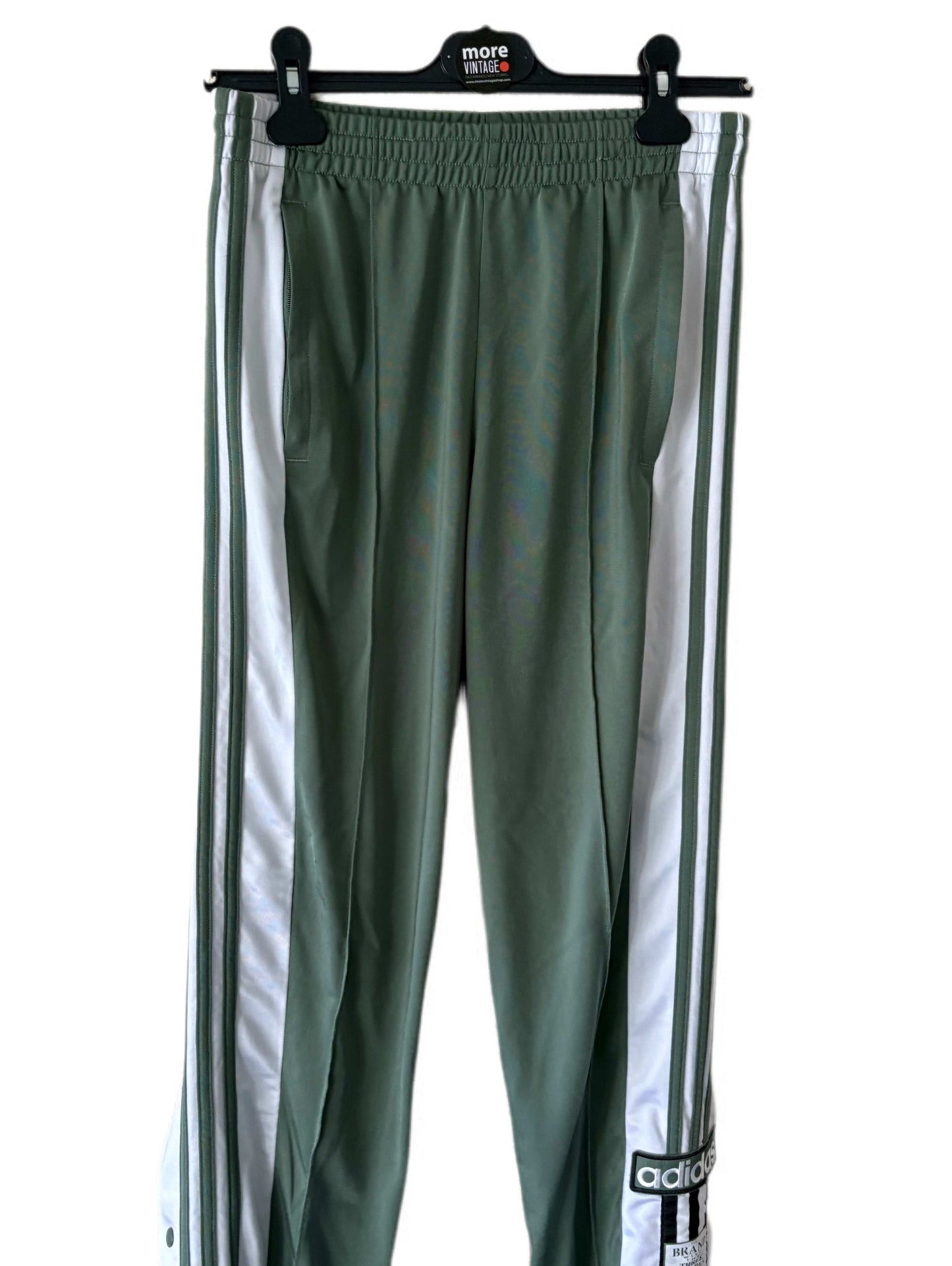 Pantalón Adidas Original “The Brand Whith The Three Stripes” Retro Army Green