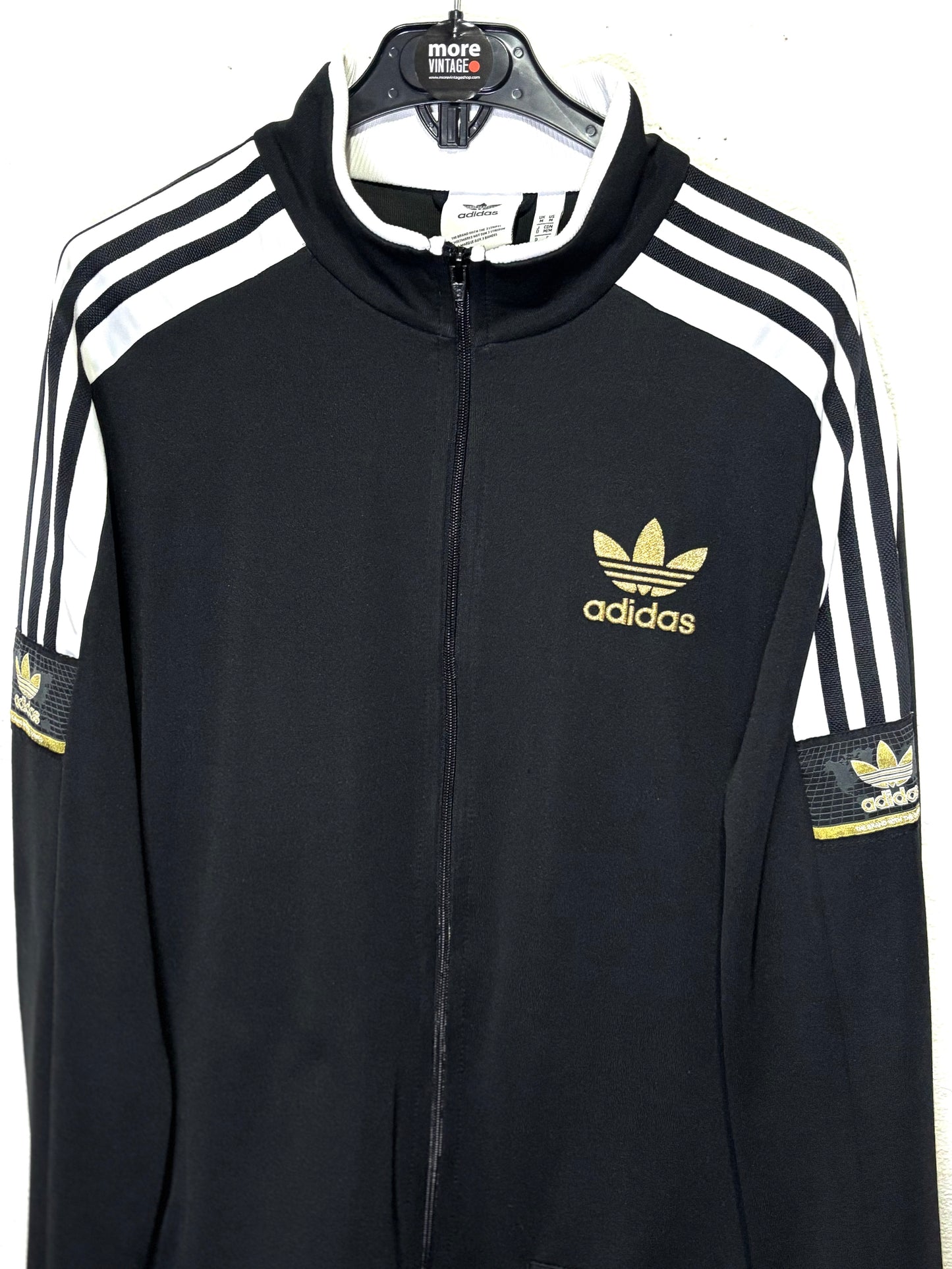 Chaqueta Adidas Originals Black “The Brand Whith The 3 Stripes”