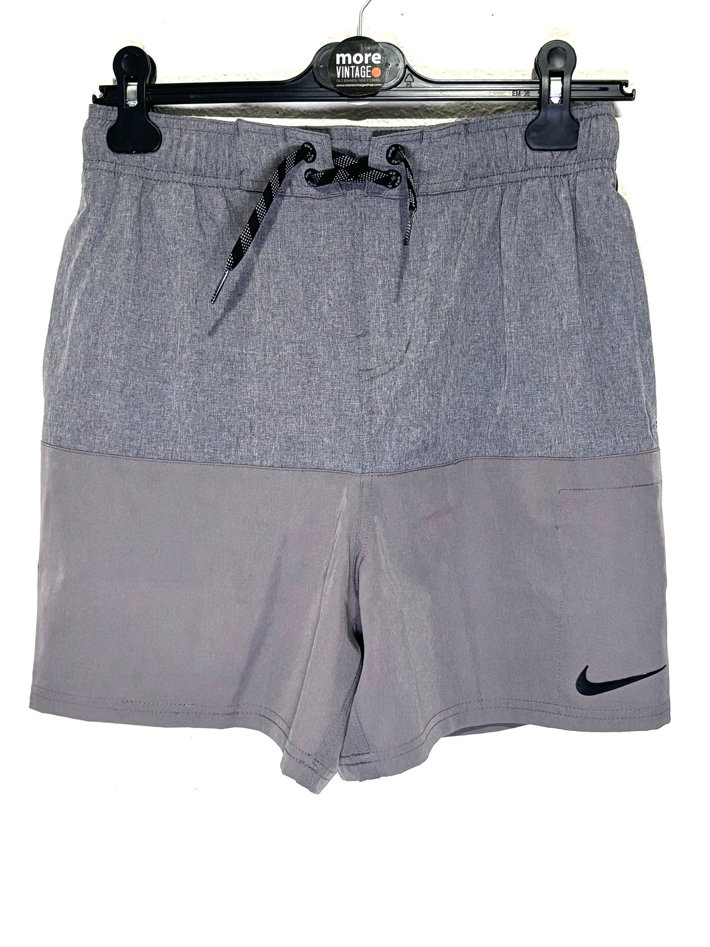 Pantalón Corto Nike Retro Grey (prenda sin usar con etiqueta)