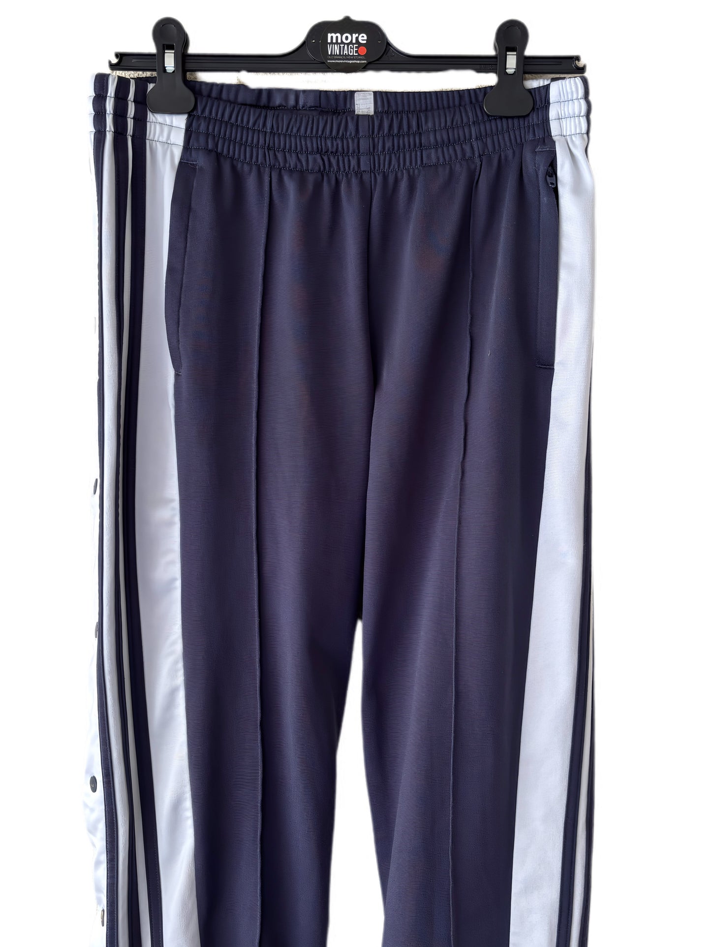 Pantalón Adidas Retro Grey “The Brand Whit The Three Stripes”