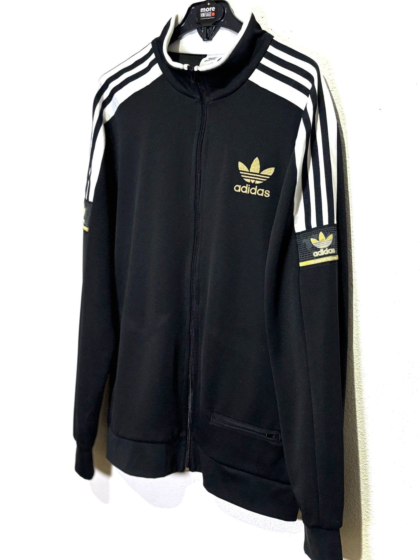 Chaqueta Adidas Originals Black “The Brand Whith The 3 Stripes”