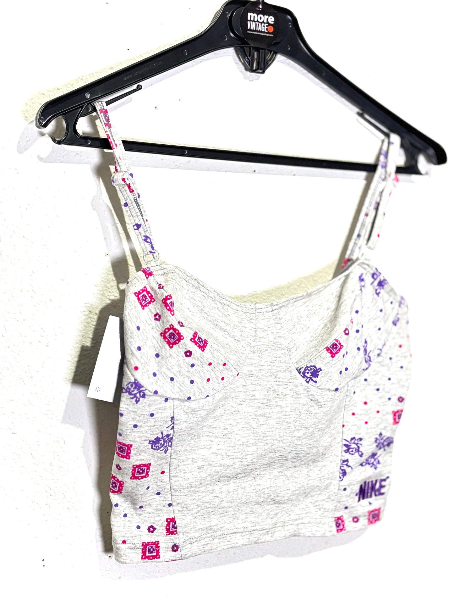 Top Nike Retro Summer (prenda sin usar con etiqueta)