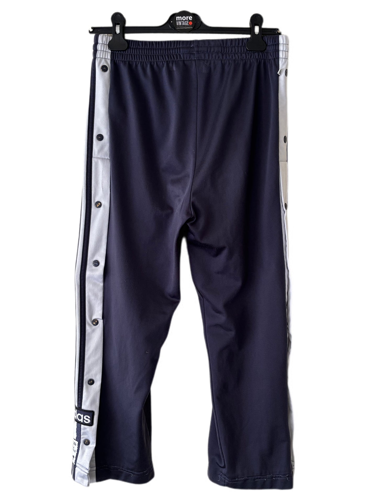 Pantalón Adidas Retro Grey “The Brand Whit The Three Stripes”