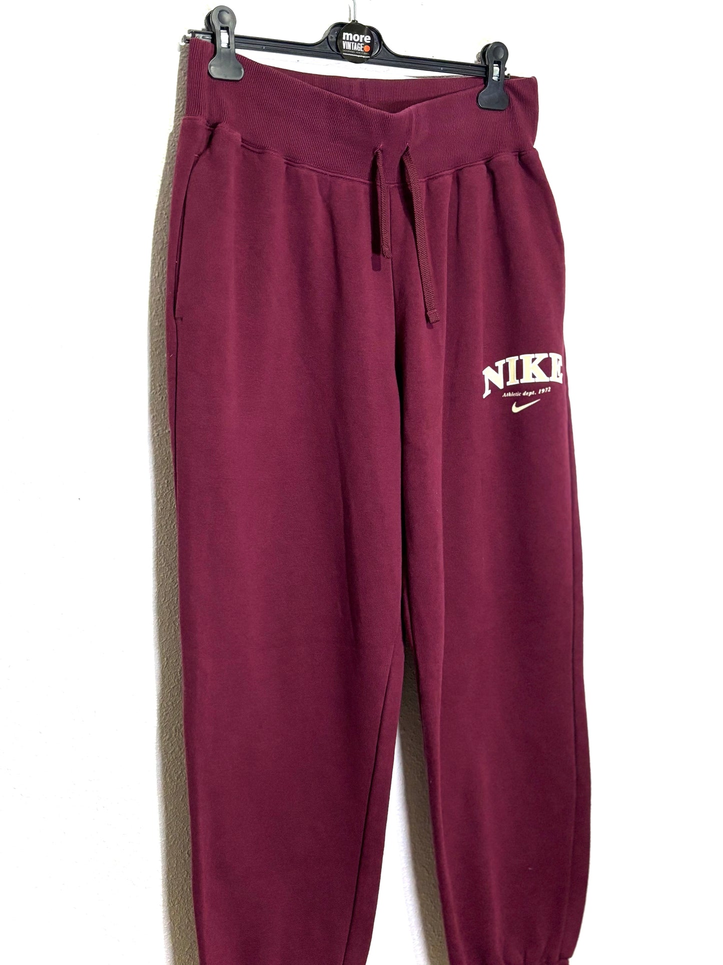 Pantalón Nike Athletic Dept. 1972 Retro Garnet