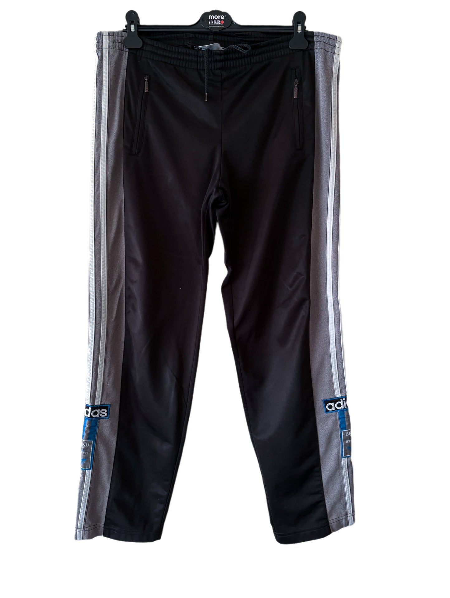 Pantalón Adidas Originals “Brand Of The Three Stripes” Retro Black/Grey